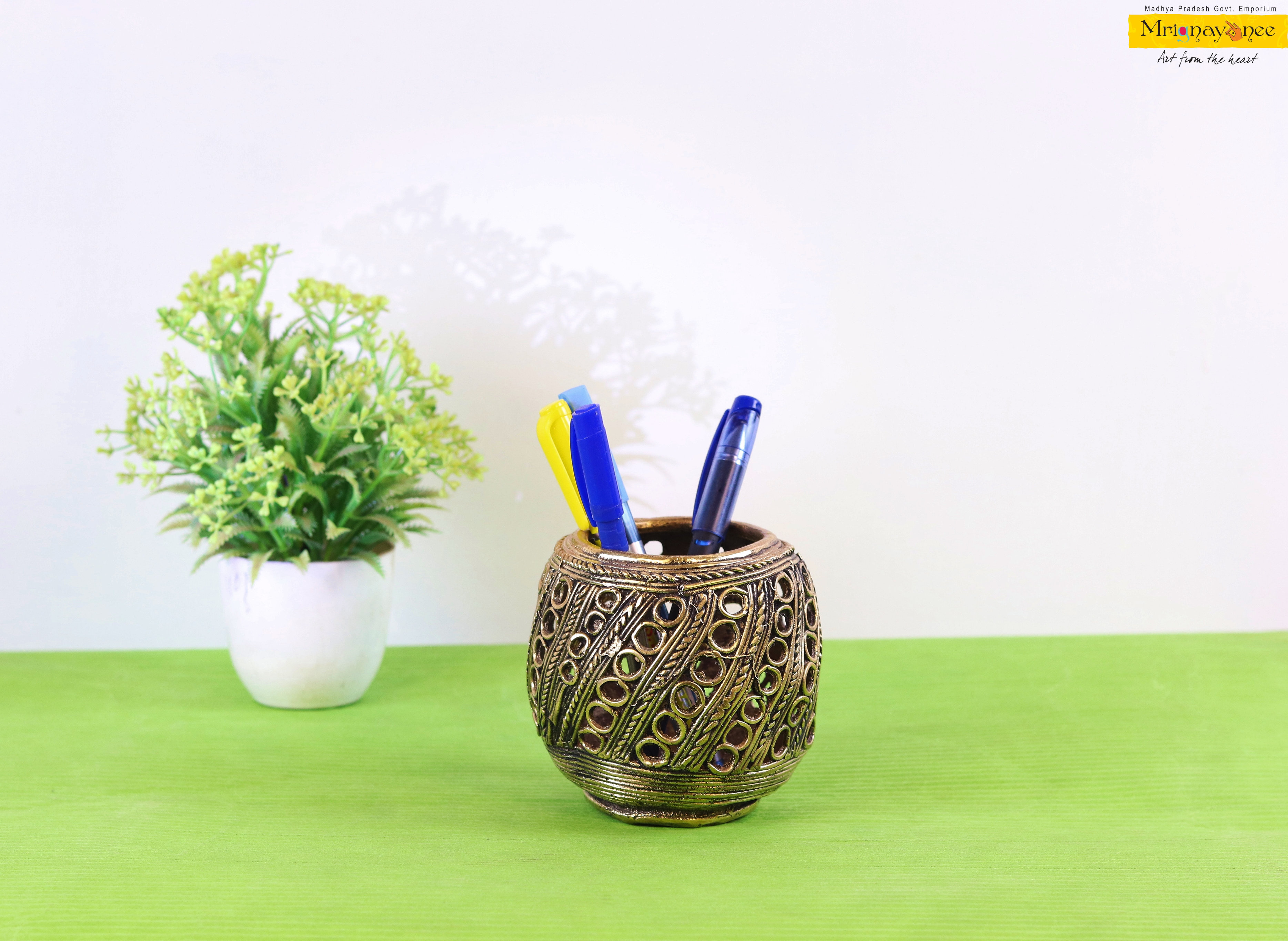 Betul Bell metal pen stand 